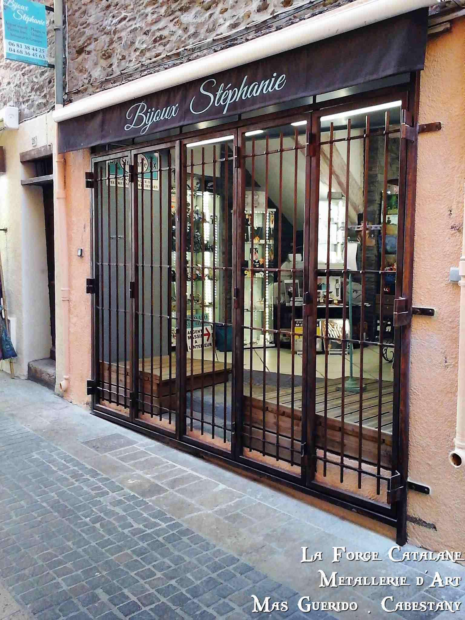 grille articulee 5 vantaux collioure trous renfle serrure 3 points forge catalane.jpg